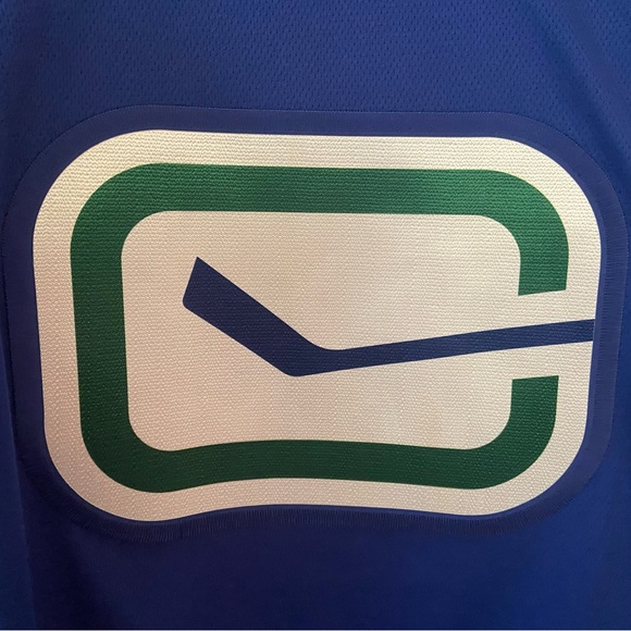 Mens NHL Vancouver Canucks jersey XL Elias Pettersson - Picture 4 of 5
